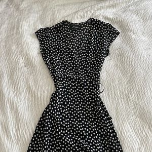 Reformation Daisy Wrap Mini dress. Size 2-4 with adjustable tie.